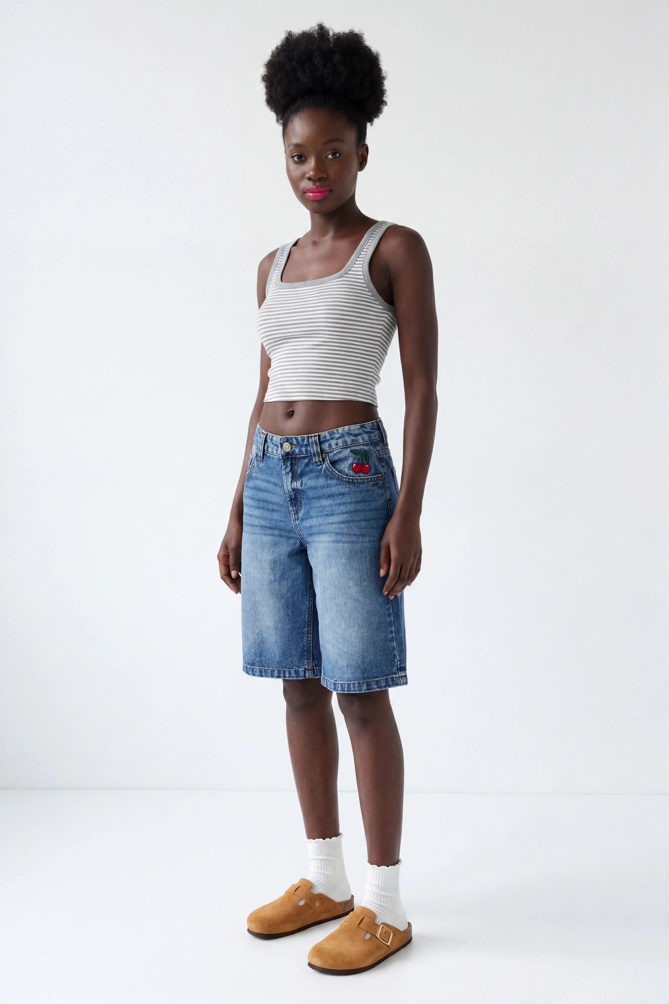 Brooklyn Low Rise Embroidered Baggy Denim Jort