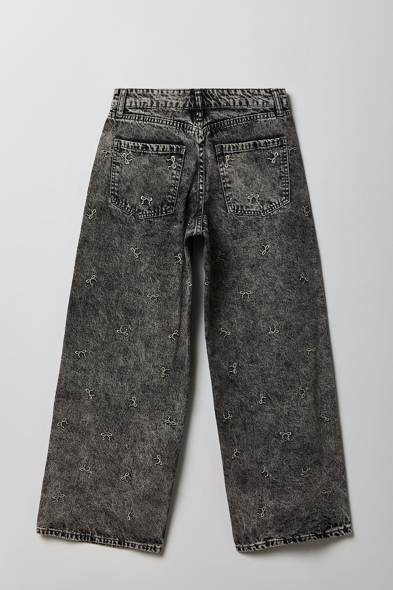 Low Rise Bow Embroidered Baggy Denim Jean