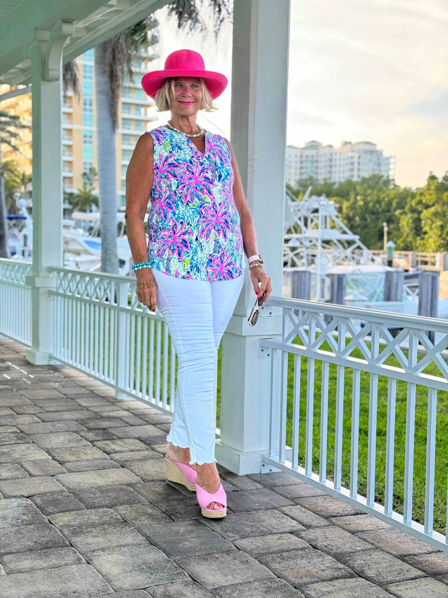 PINK PALM TREE SLEEVELESS TOP
