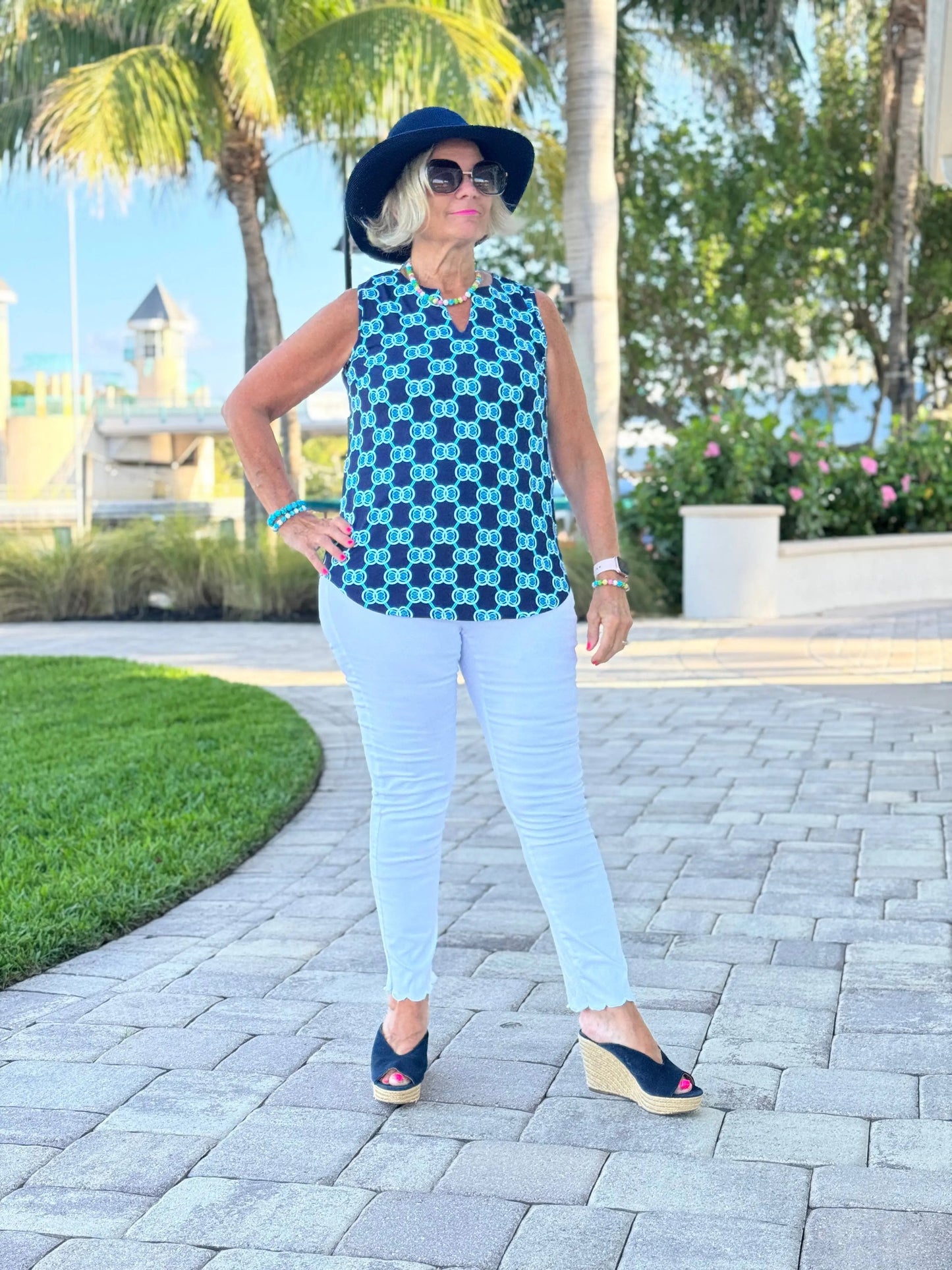 NAVY MEDALLION SLEEVELESS V NECK