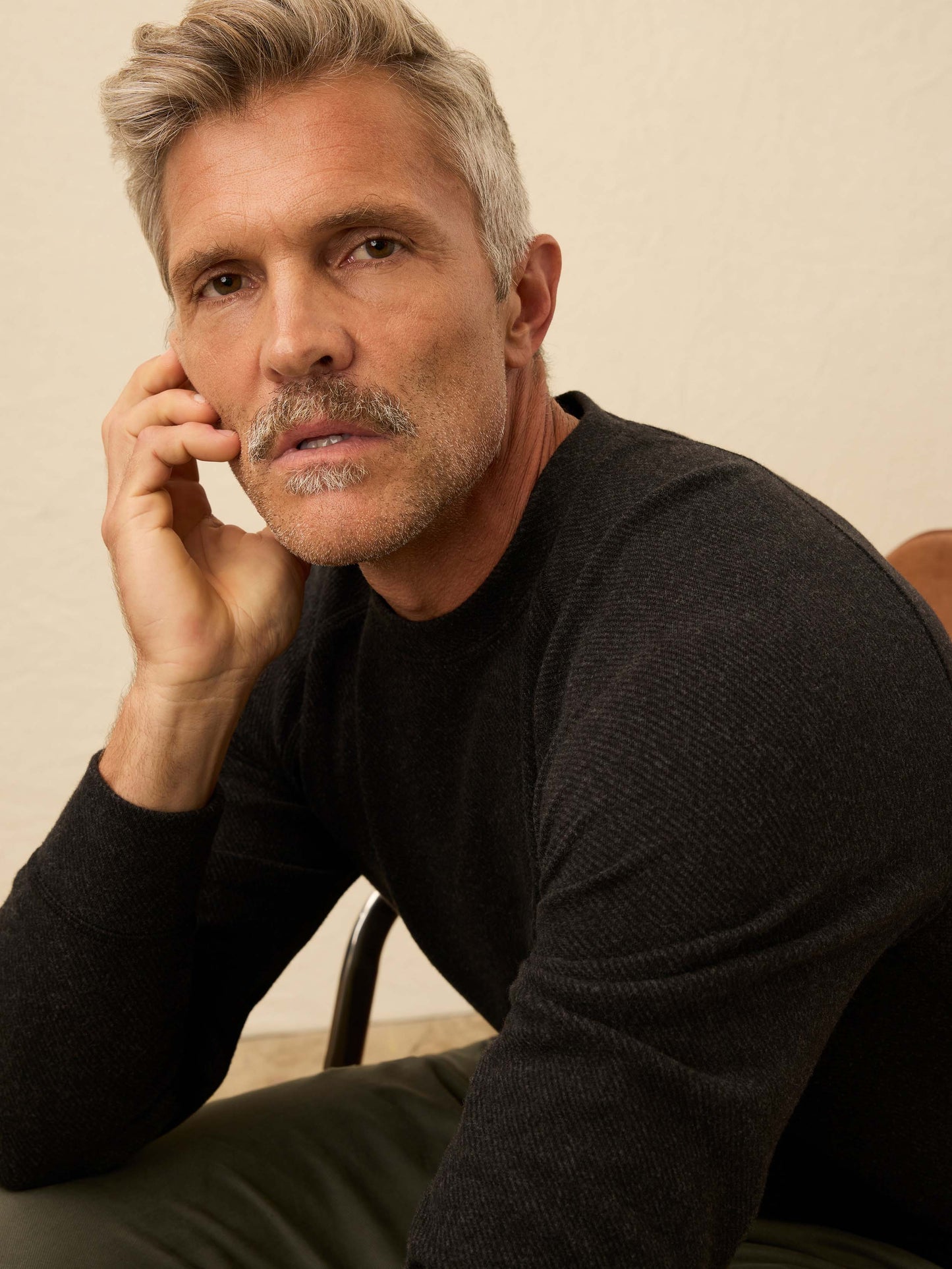 Legend™ Sweater Crew - Heathered Black Twill