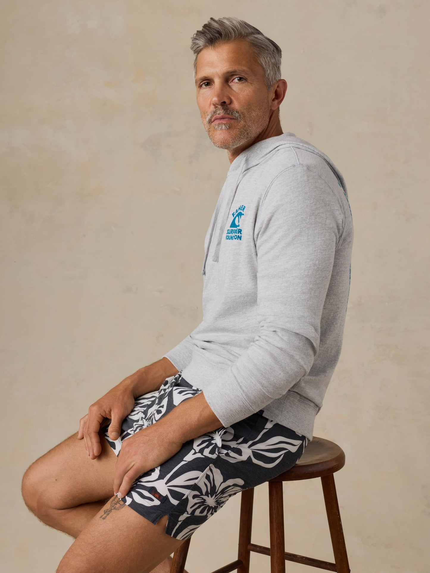Faherty x Surfrider Sunwashed Organic Hoodie - Light Grey Heather