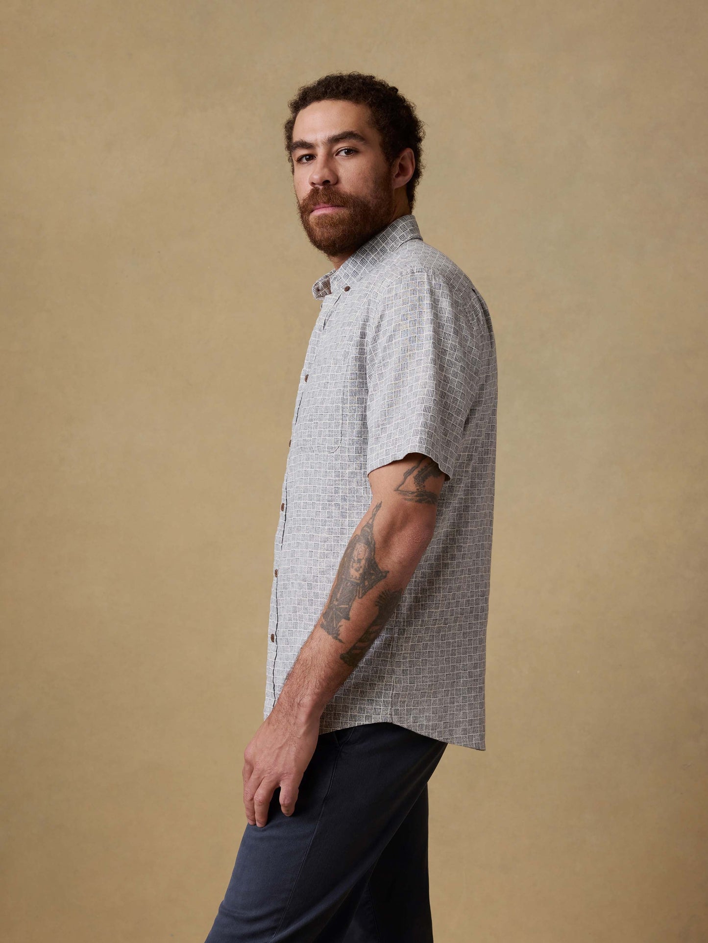 Short-Sleeve Breeze Shirt - Graphite Shell Bricks