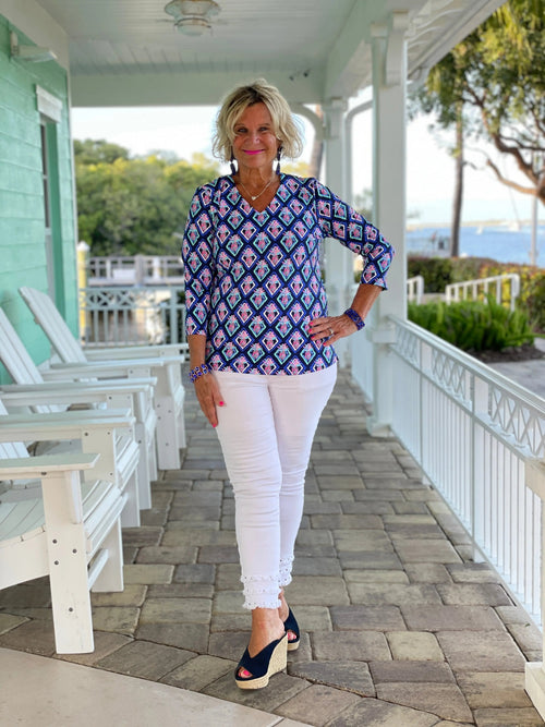 PINEAPPLE VAC V NECK TOP