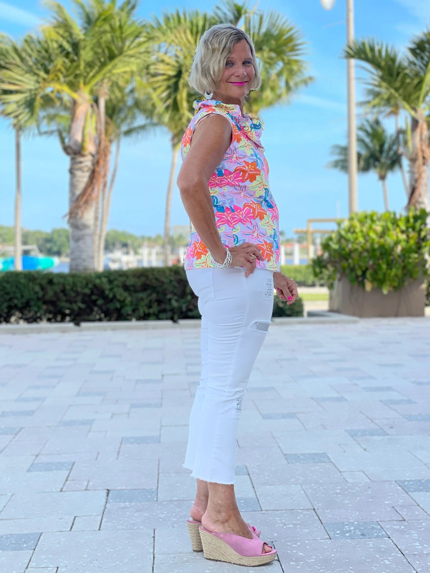PALM BEACH GARDEN SLEEVELESS RUFFLE TOP