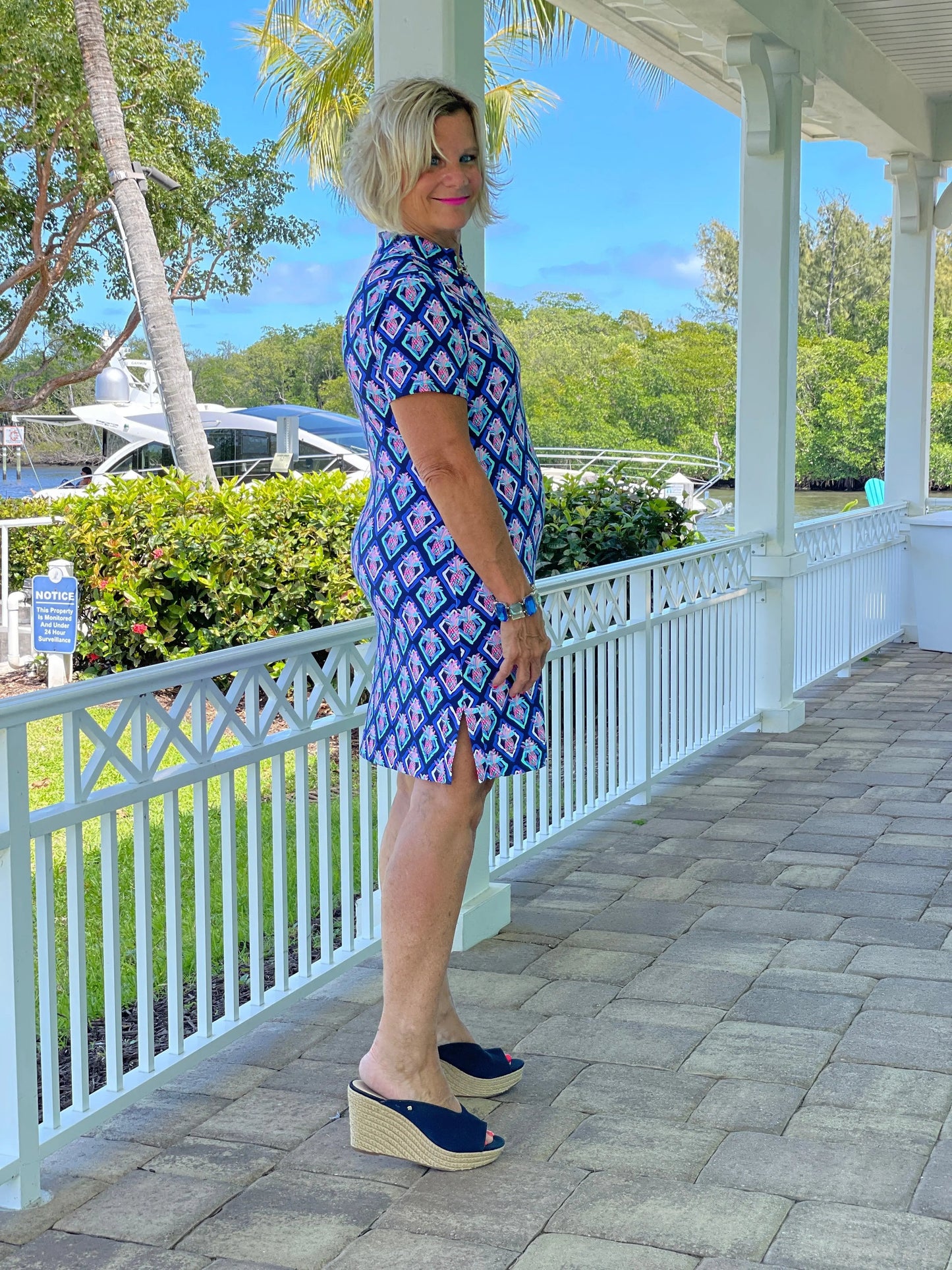 PINEAPPLE VACA SHORT SLEEVE DRESS